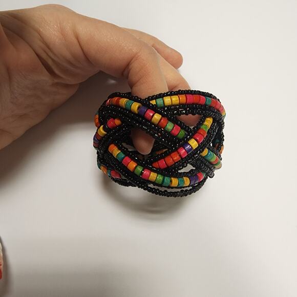 Unbranded Jewelry - Beaded twist hinged bracelet unmarked jb